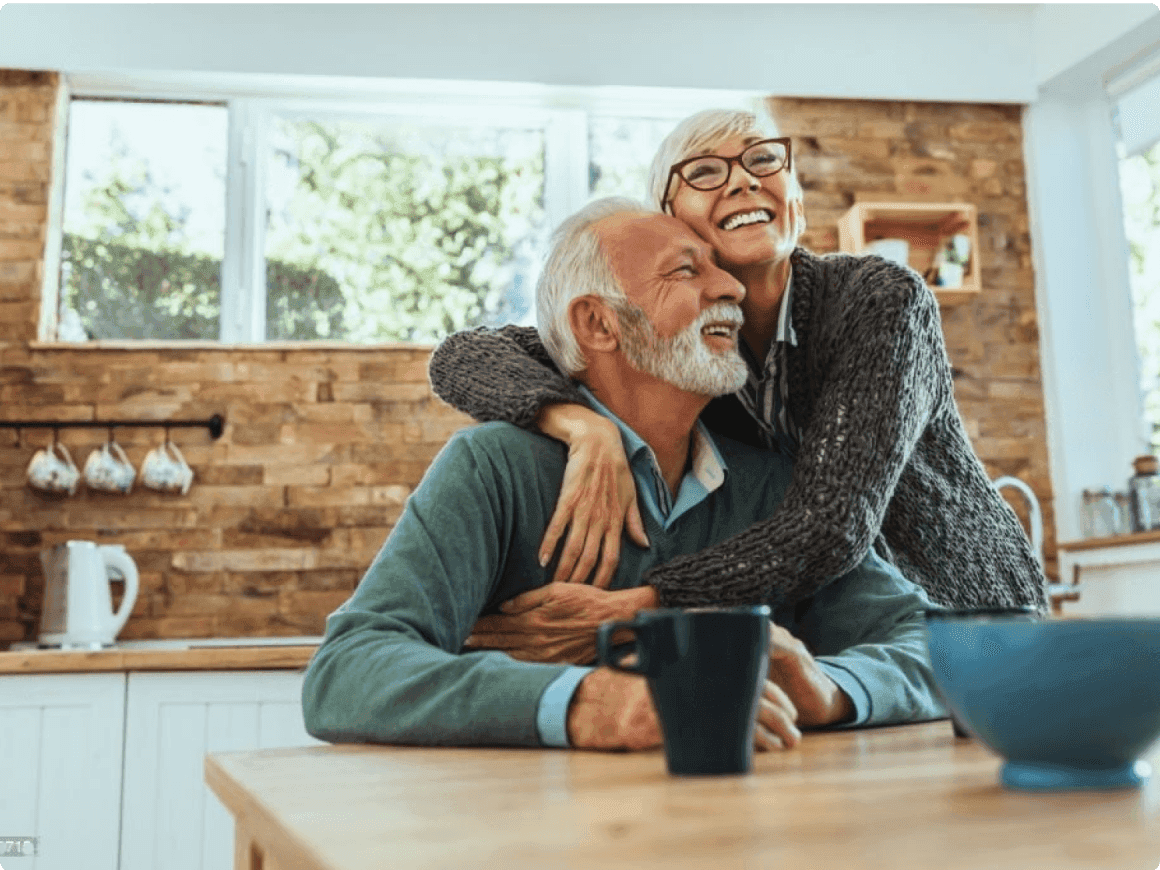 Pareja abrazándose